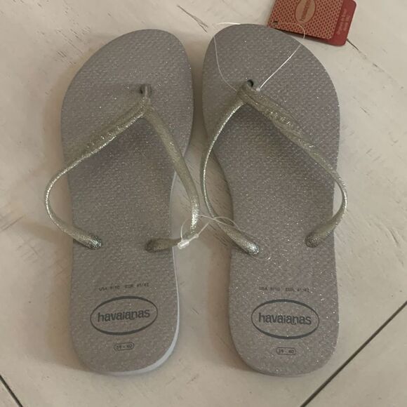 HAVAIANAS Silver Flip Flops Size 9 NWT - Picture 1 of 5
